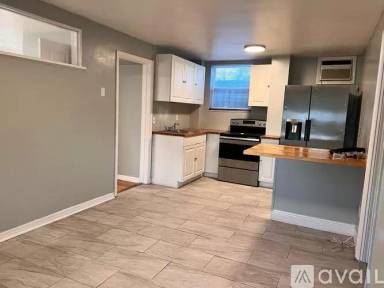 Main picture of 27 N San Remo Ave