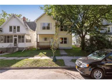 Main picture of 1065 23rd Ave SE