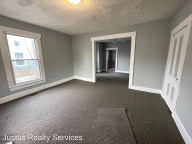 Main picture of 402 W 1st St