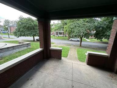 Main picture of 184 E 12th Ave