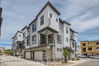 Main picture of 2066 S Holly St