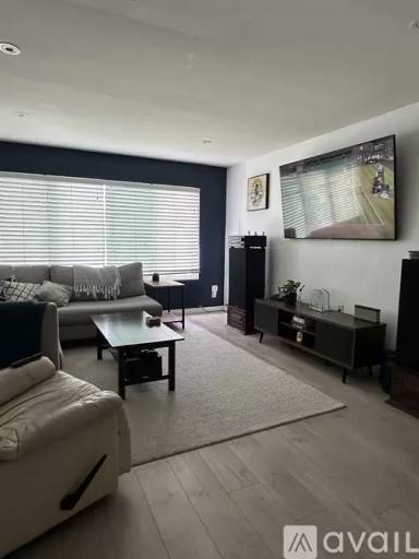 Main picture of 333 Newport Ave