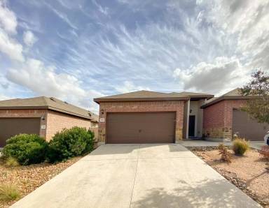 Main picture of 121 Joanne Cv