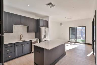 Main picture of 41 Larry Holmes Dr