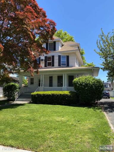 Main picture of 135 Arlington Ave
