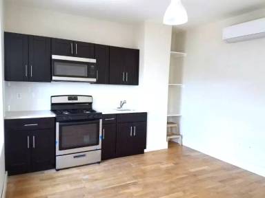 Main picture of 118 Kingsland Ave