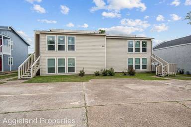 Main picture of 405 Manuel Dr