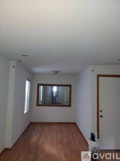 Main picture of 1021 W 31st Pl