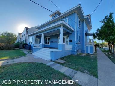 Main picture of 736 W 7th St