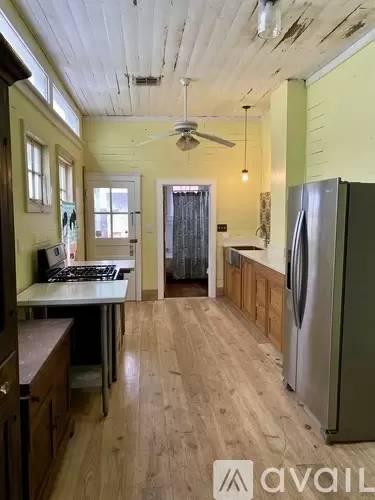 Main picture of 2433 Chartres St