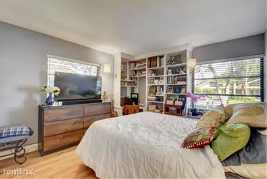 Main picture of 4320 Palm Forest Dr S