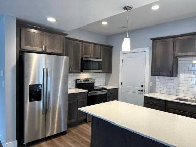 Main picture of 701 W Adams St