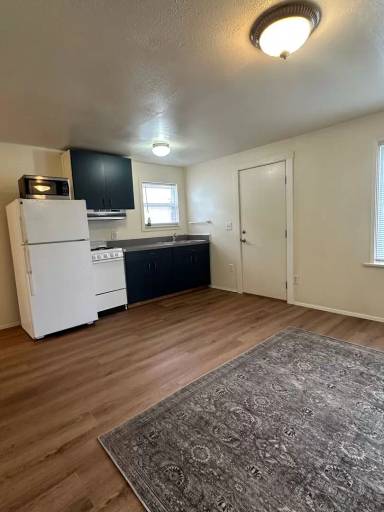 Main picture of 2412 1/2 Everett Ave