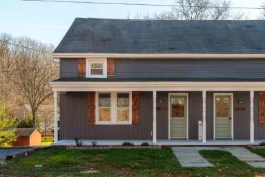 Main picture of 1096 W Penn Grant Rd