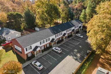 Main picture of 111 Wells St