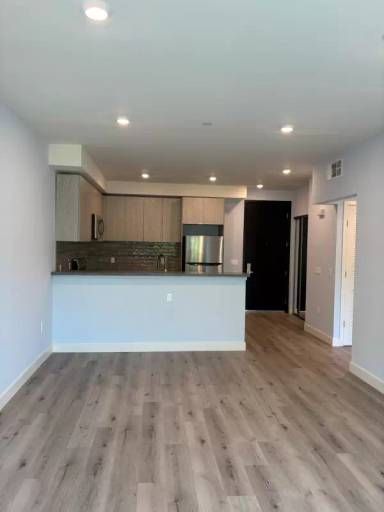 Main picture of 10739 Kling St