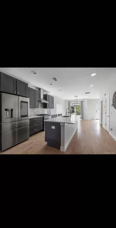Main picture of 1463 Perry St