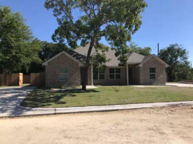 Main picture of 1106 W 2nd St