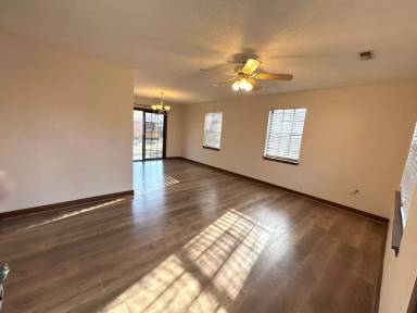 Main picture of 137 Woodberry Ct