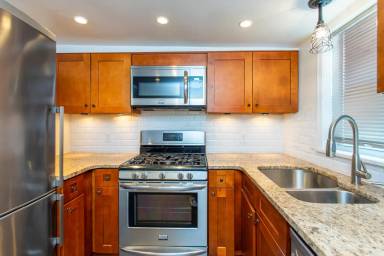 Main picture of 2218 E Oakdale St