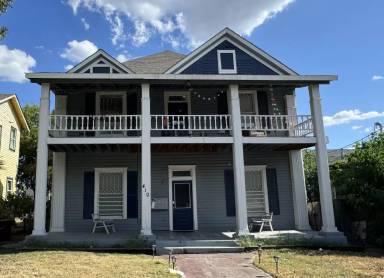 Main picture of 410 E Carson St
