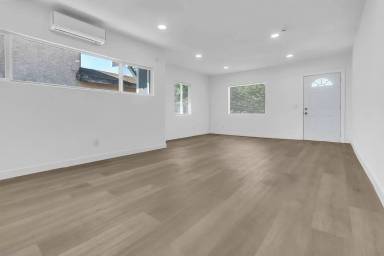 Main picture of 5518 Denker Ave