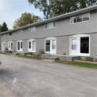 Main picture of 38436 Meadowdale St