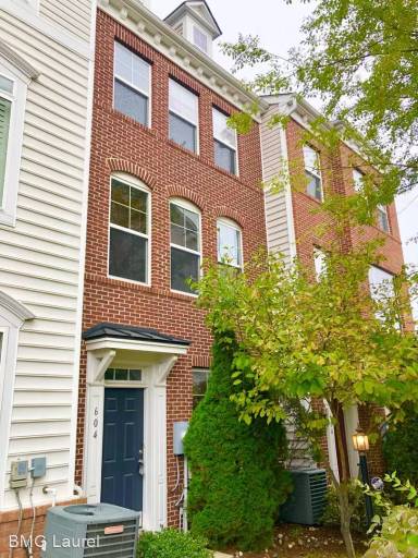 Main picture of 604 Ava Cir NE