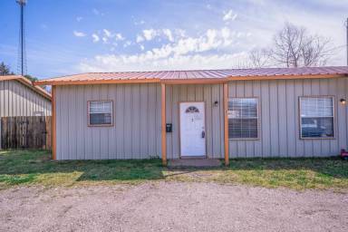 Main picture of 230 Private Rd