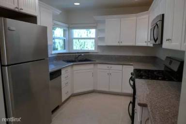 Main picture of 10432 Riverside Dr