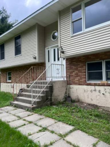Main picture of 90 Highview Ter