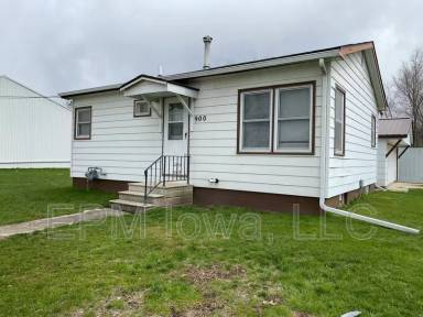 Main picture of 900 4th Ave NE