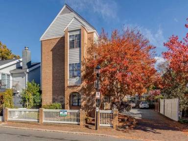 Main picture of 406 W 9th St