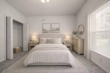 Main picture of 5700 N Main St