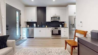 Main picture of 113 24th Ave E