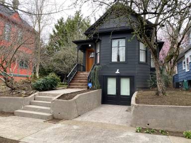 Main picture of 3421 SE Morrison St