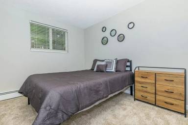 Main picture of 1300 Lakeview Ave