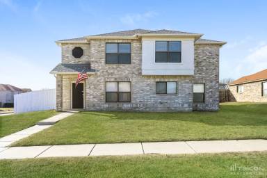 Main picture of 301 Sandlewood Ln