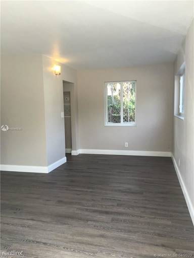 Main picture of 825 NE 6th St