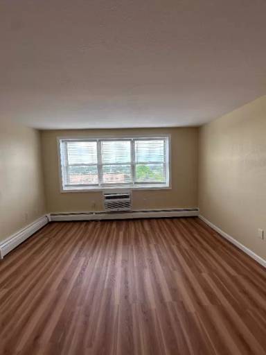 Main picture of 40 Prospect Ave