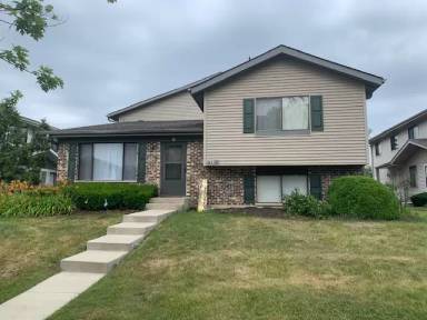 Main picture of 29W560 Winchester Circle Unit 4