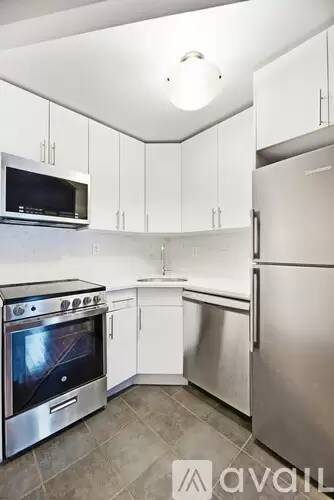 Main picture of 655 2nd Ave
