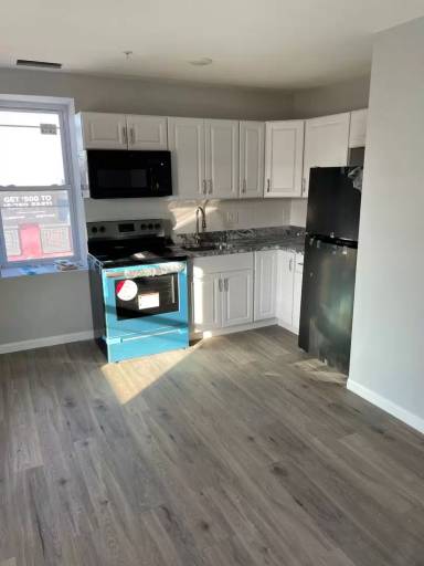 Main picture of 201 S 52nd St