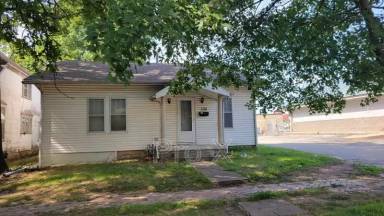 Main picture of 102 W Washington St