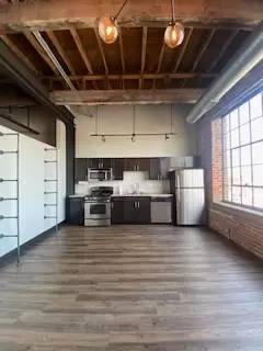 Main picture of 570 S Front St