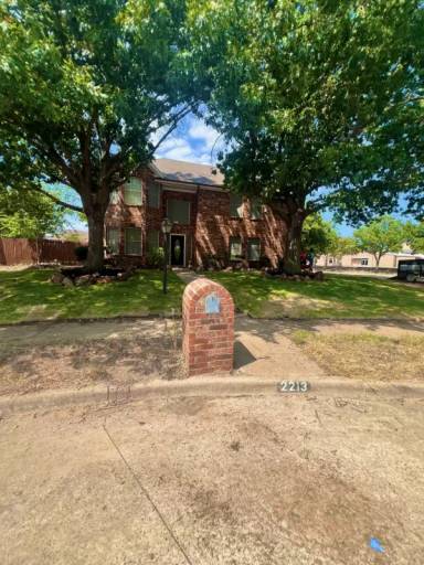 Main picture of 2213 Ridgewood Dr