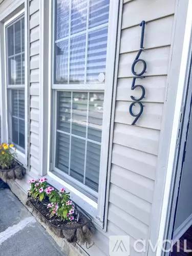 Main picture of 1659 York Dr