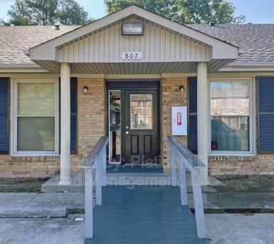 Main picture of 807 Golfview Pl