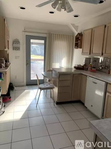 Main picture of 66 W Bradford Ave