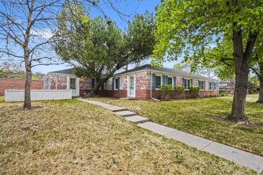 Main picture of 1220 Leyden St